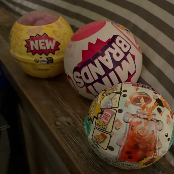 Eleven Mini Verse Surprise ball series. - Picture 5 of 5